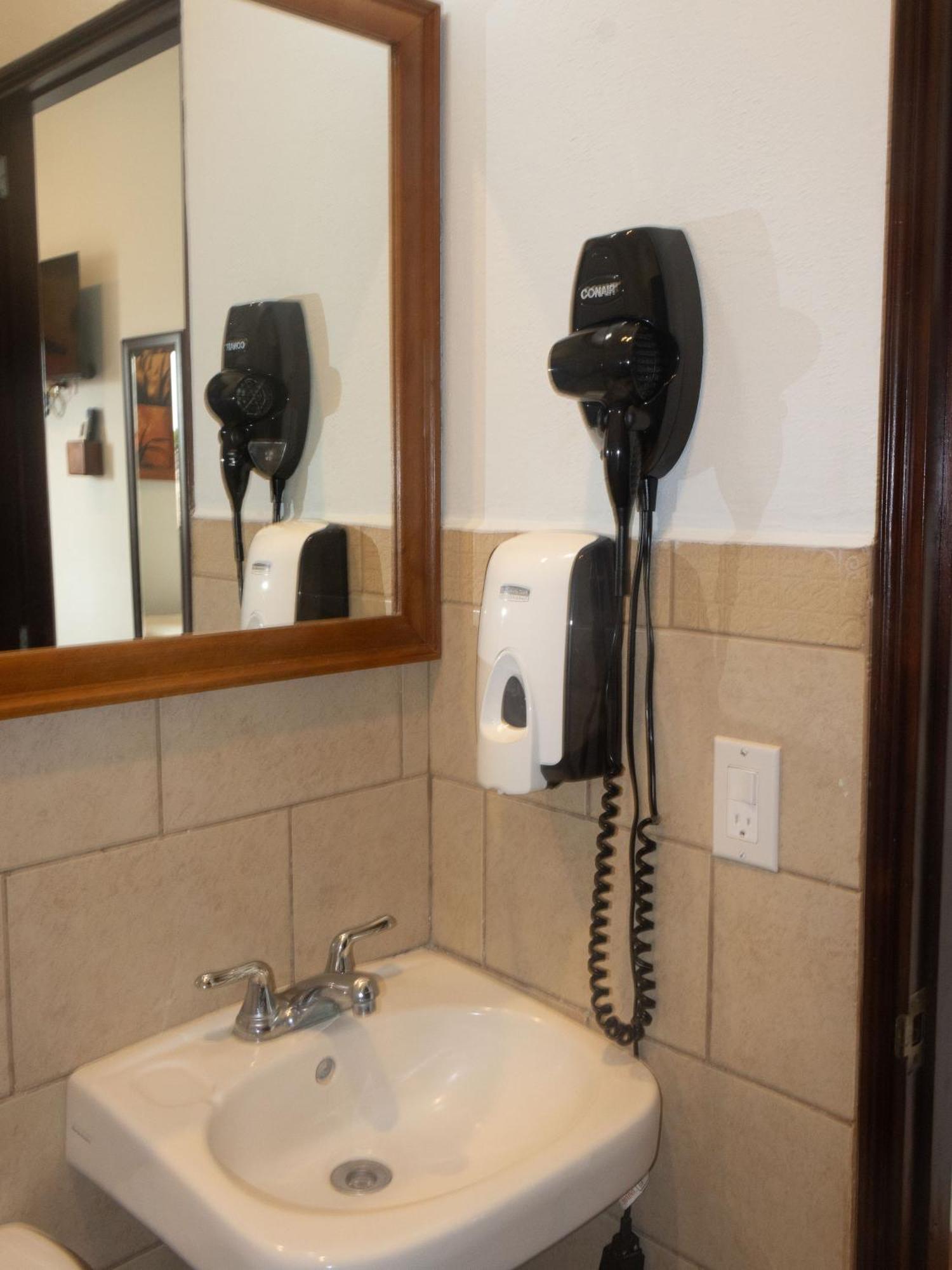 Hotel Leon Inn Ngoại thất bức ảnh